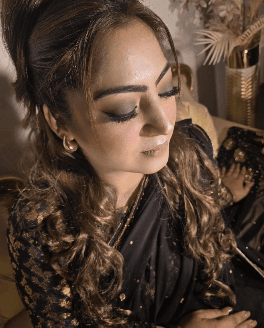 Smoky glam bridal makeup with curls — Rabbiz Salon